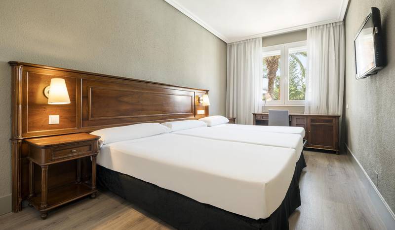 Habitación triple Hotel Ilunion Las Lomas Mérida