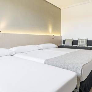 Habitación doble premium familiar Hotel Ilunion Las Lomas Mérida