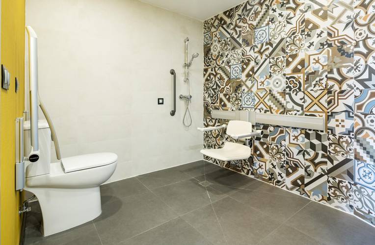 Bano-adaptada Hotel Ilunion Las Lomas Mérida