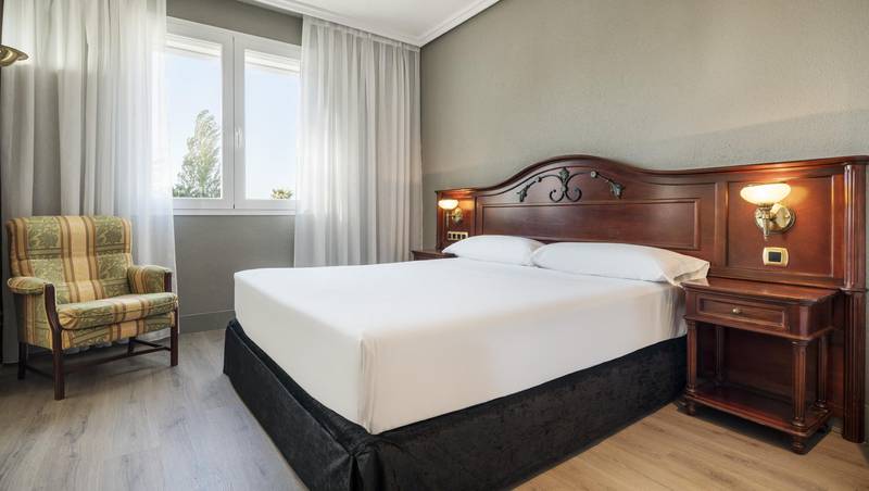  Hotel Ilunion Las Lomas Mérida